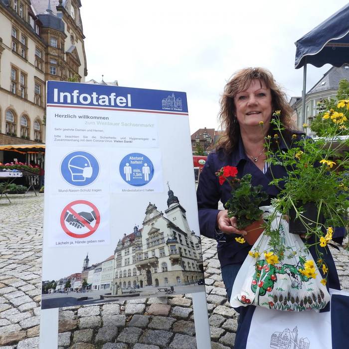 Marktmeisterin Margit Schleicher von der Stadtverwaltung Werdau freut sich sehr, dass trotz der geltenden Hygieneregeln ab sofort auch wieder Spezialmärkte in Sachsen erlaubt sind.